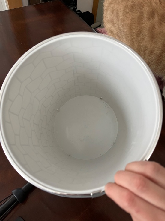 Garbage Can with Geometric Design - Picture 2 of 3